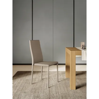 Sedia Melodie con struttura in metallo completamente rivestita in ecopelle di Arredo3