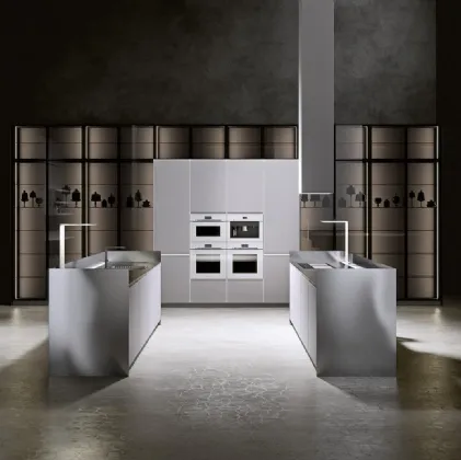 Cucina Design con doppia isola in laccato grigio chiaro e acciaio inox satinato AkB 08 05 di Arrital