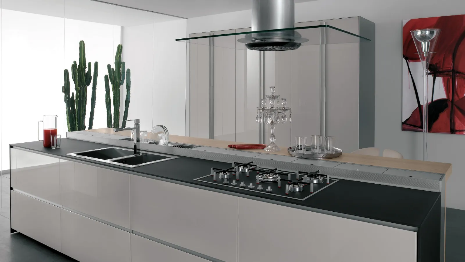 Cucina Design con isola Artematica Vetro Bianco Nuvola di Valcucine