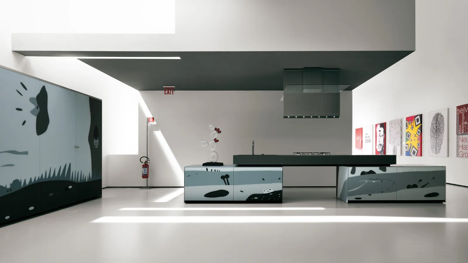 Cucina Design con disegni ad intarsio realizzati su vetro Artematica Vitrum Arte Natura Bianco e Nera di Valcucine