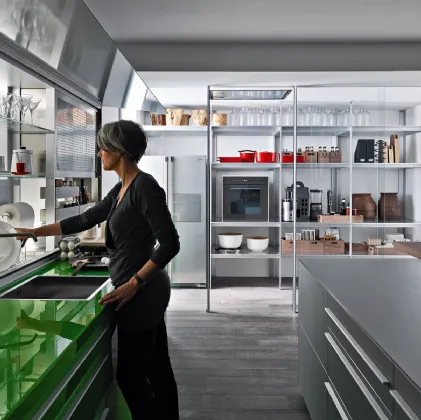 Cucina Design con isola Artematica Vitrum Verde Prato di Valcucine