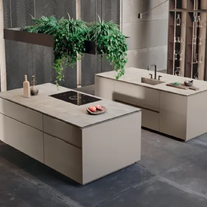 Cucina Design con doppia isola in laccato lucido e top in gres Mantis Rovere Magma di Binova