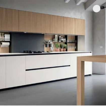 Cucina Design lineare MK1 04 in laccato bianco opaco e Rovere naturale con top in Corian di Nova Cucina