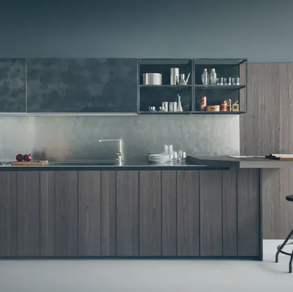 Cucina Design con penisola Fifty 03 in rovere e finitura Metal di Zampieri Cucine