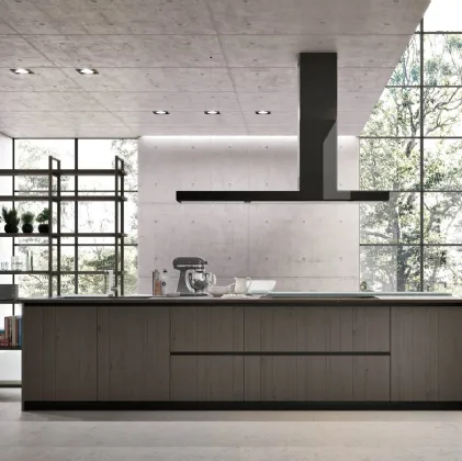 Cucina Moderna con isola Natural v07 in Rovere Dark e laccato opaco di Stosa